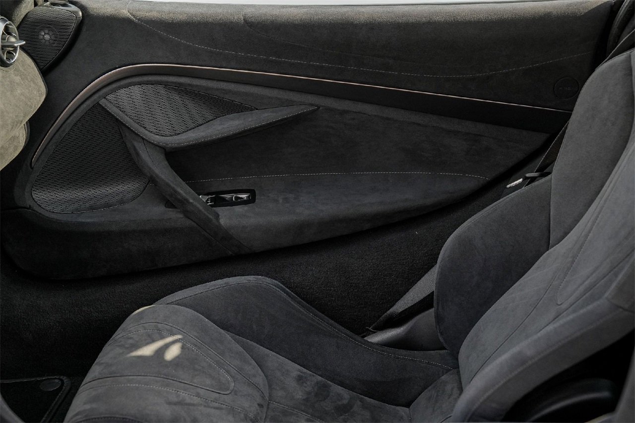 Used 2018 McLaren 720S image 18