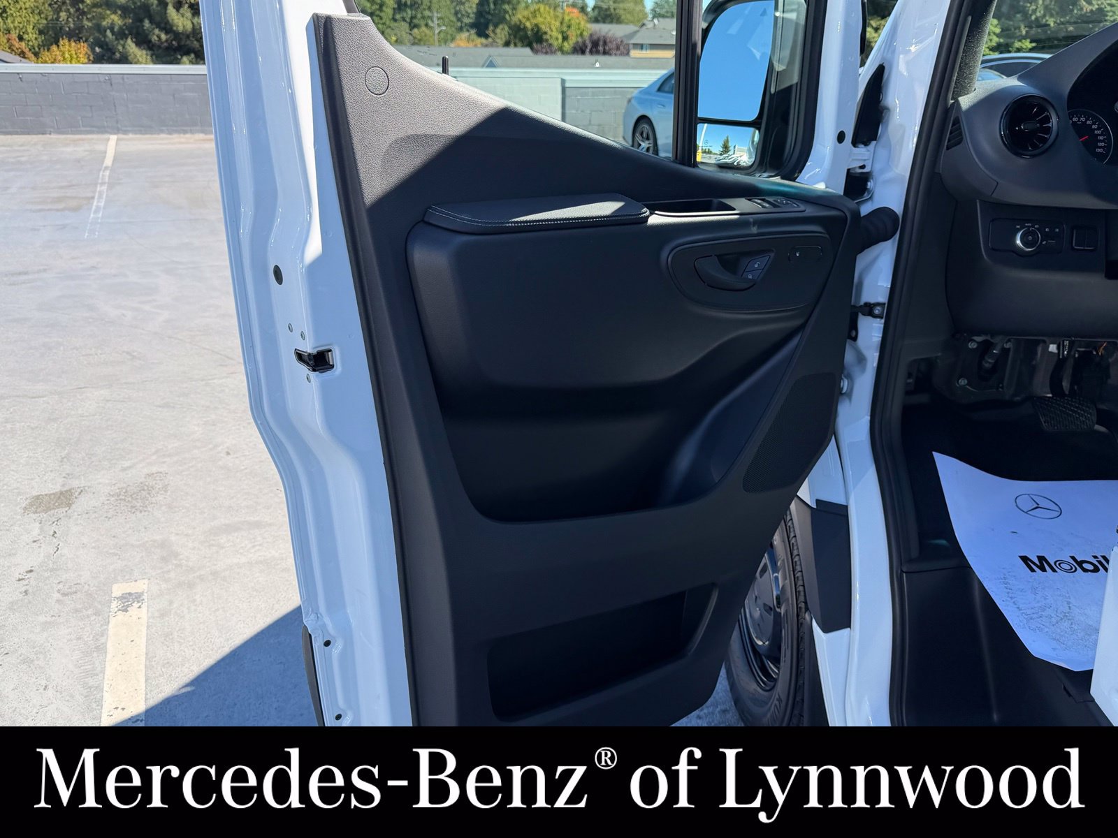 Used 2025 Mercedes-Benz Sprinter 2500 image 19
