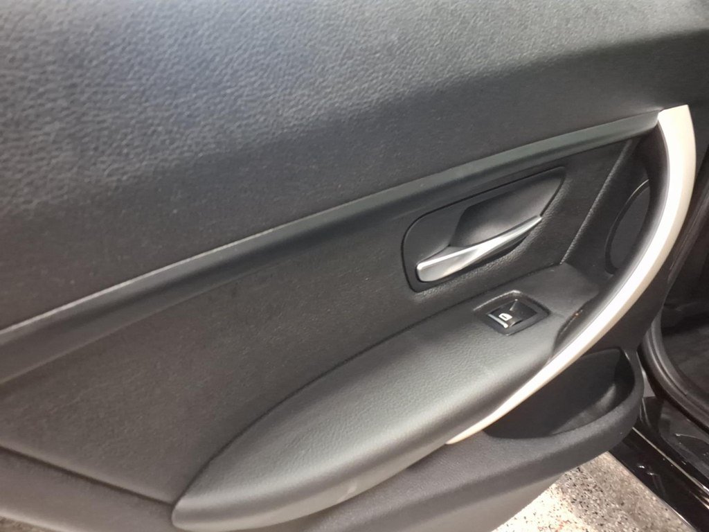 Used 2016 BMW 320i Sedan RWD image 18