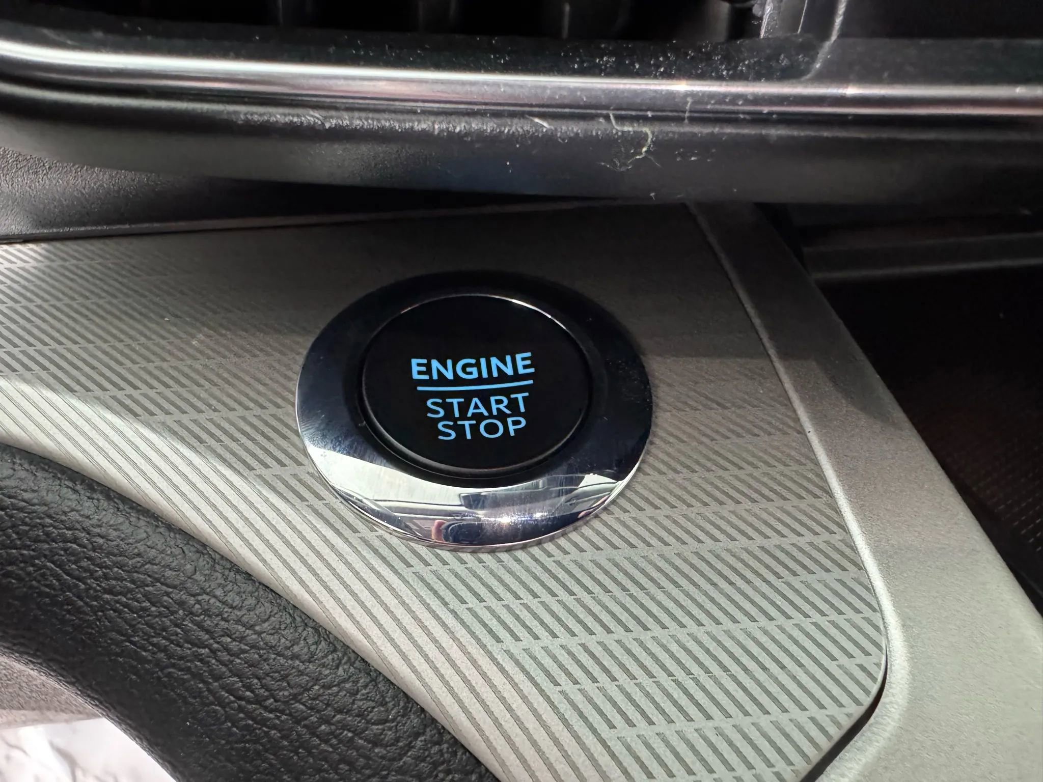 Used 2022 Ford Explorer XLT w/ Equipment Group 202A image 17