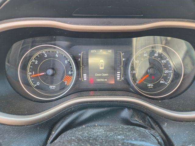 Used 2015 Jeep Cherokee Latitude w/ Cold Weather Group AWD/4WD image 3