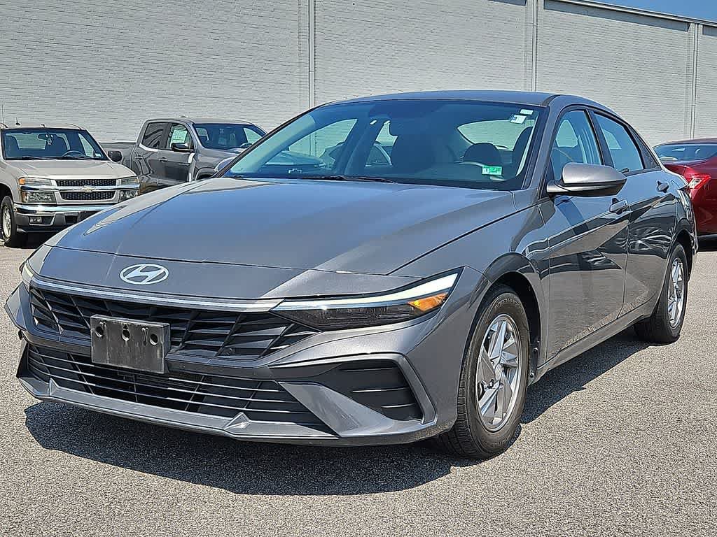 Used 2024 Hyundai Elantra SE FWD image 1