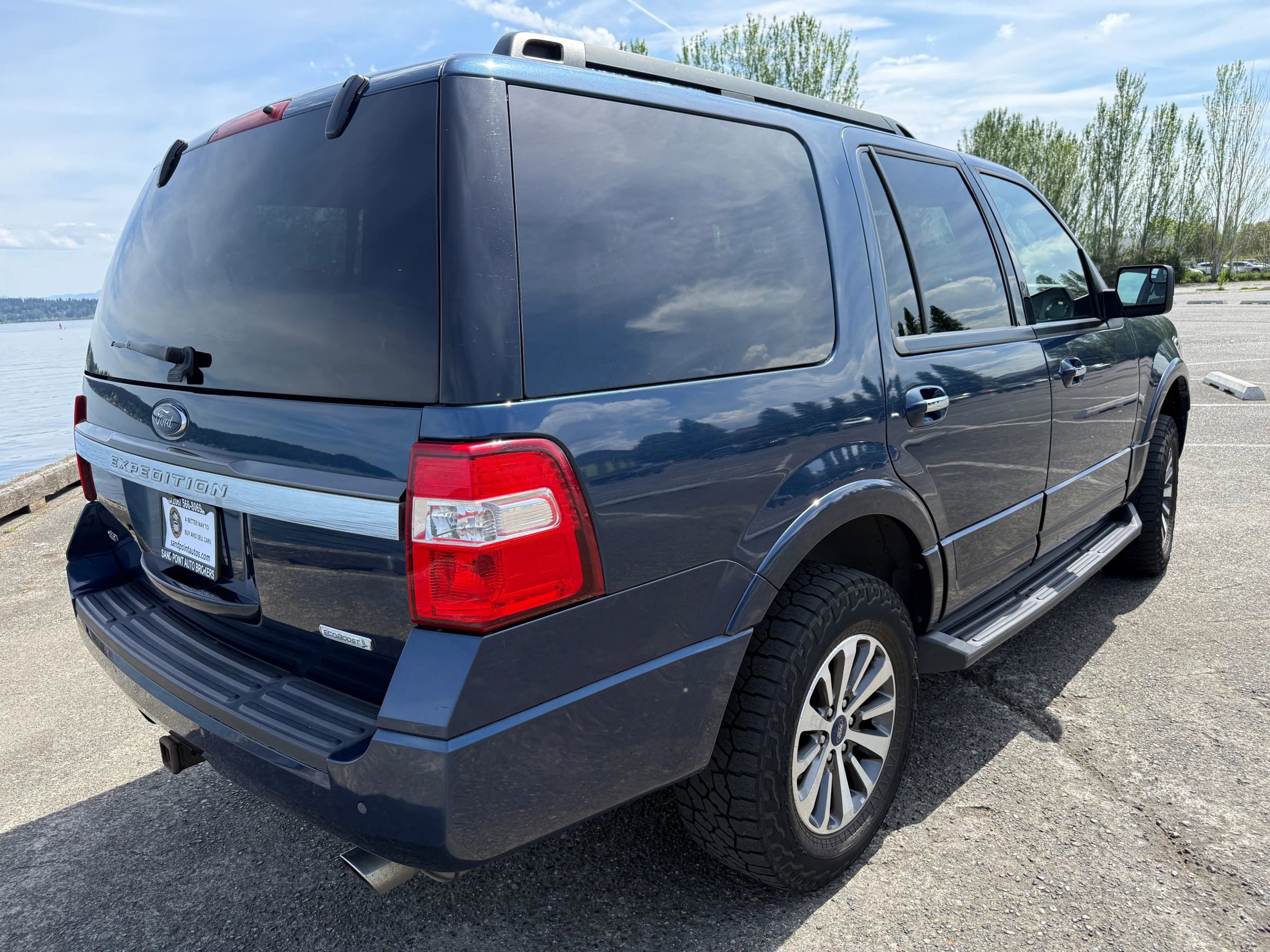 Used 2017 Ford Expedition XLT AWD/4WD image 5