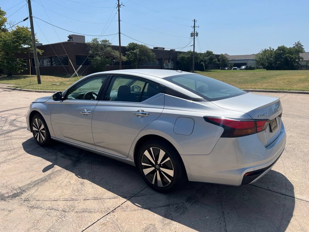 Used 2022 Nissan Altima 2.5 SV FWD image 8