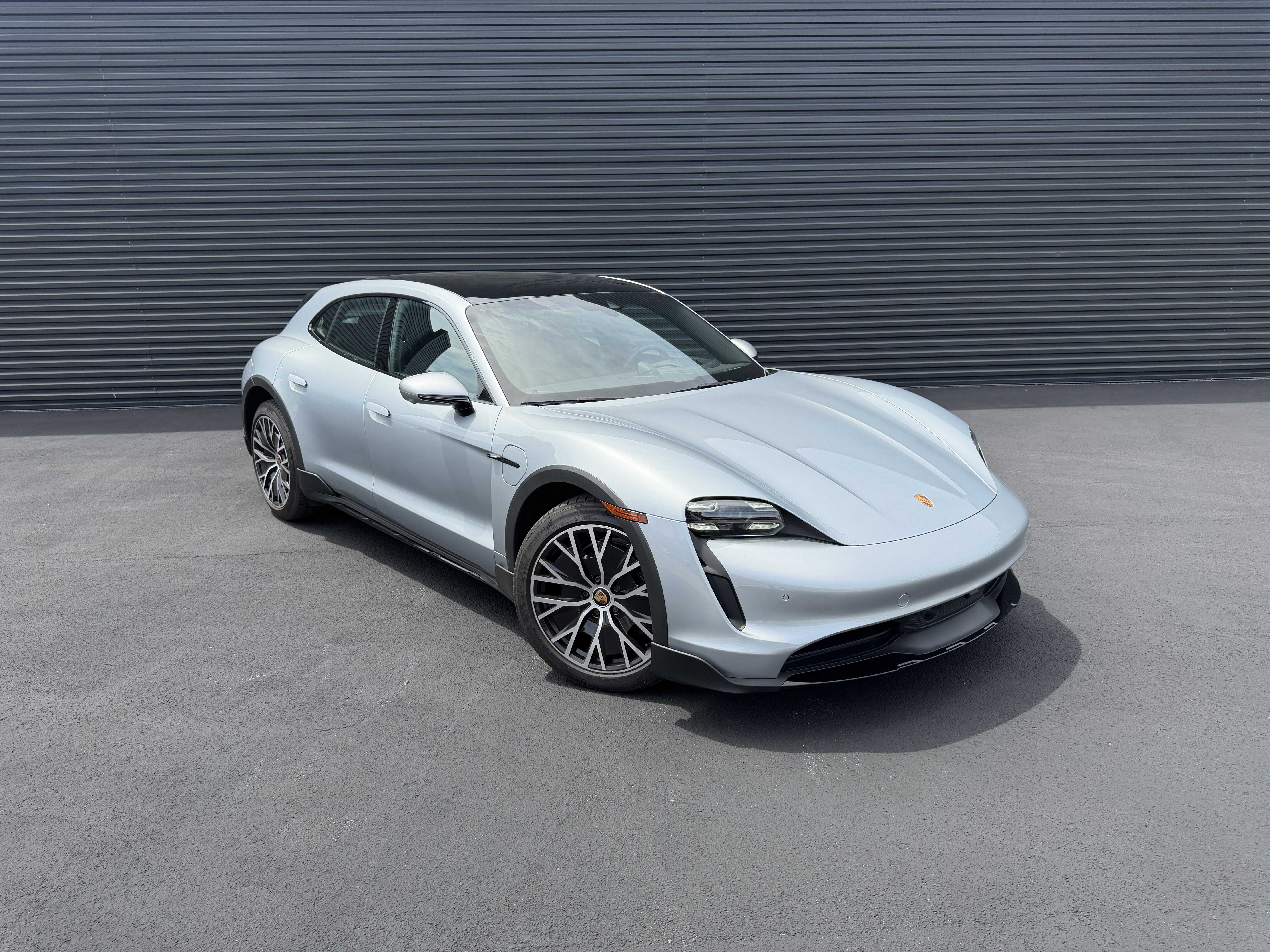 Used 2023 Porsche Taycan 4 Cross Turismo image 7