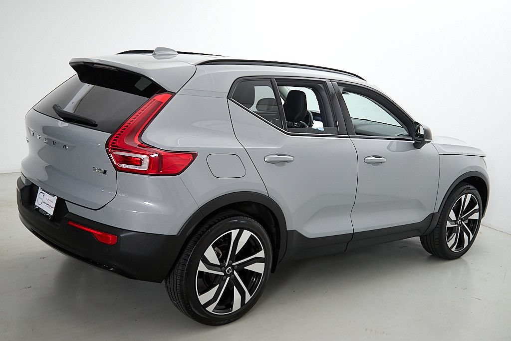 Certified 2024 Volvo XC40 B5 Plus w/ Protection Package Premier AWD/4WD image 9