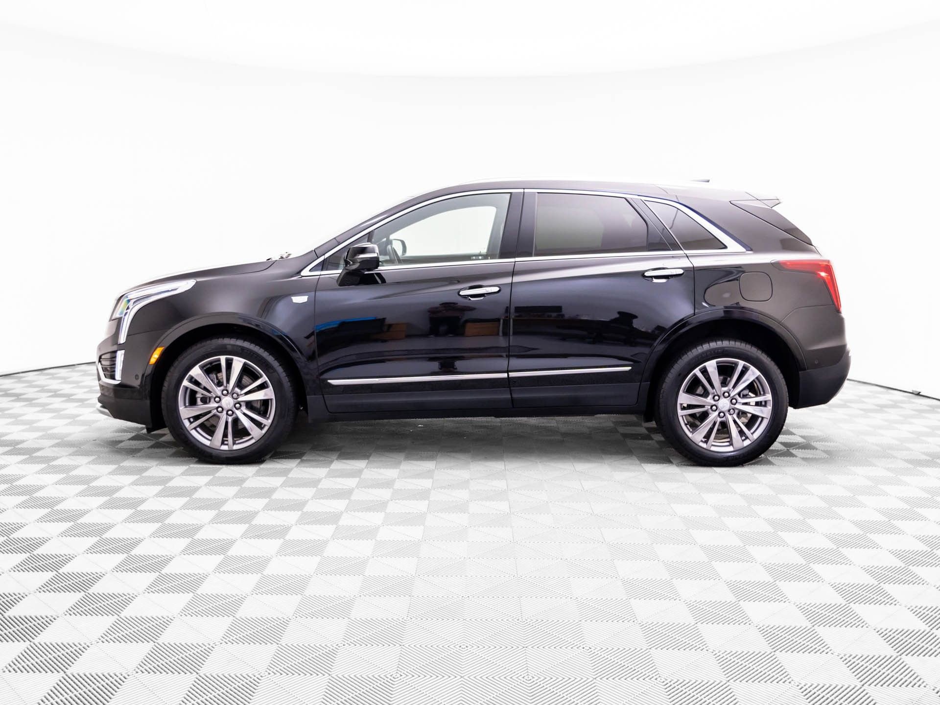 Certified 2025 Cadillac XT5 Premium Luxury w/ Technology Package AWD/4WD image 2