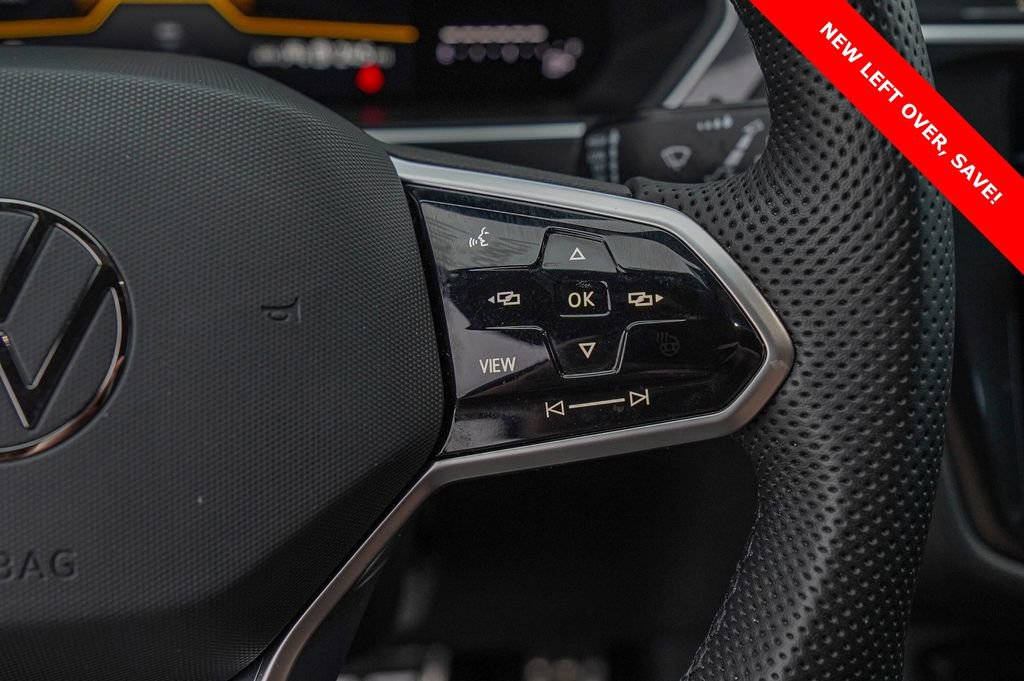 Used 2024 Volkswagen Tiguan SE R-Line image 12