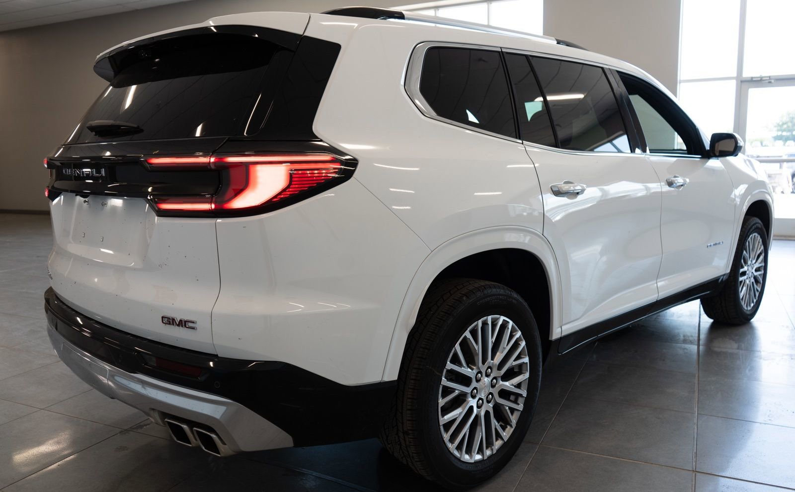 New 2026 GMC Acadia Denali w/ LPO, Floor Liner Package image 4