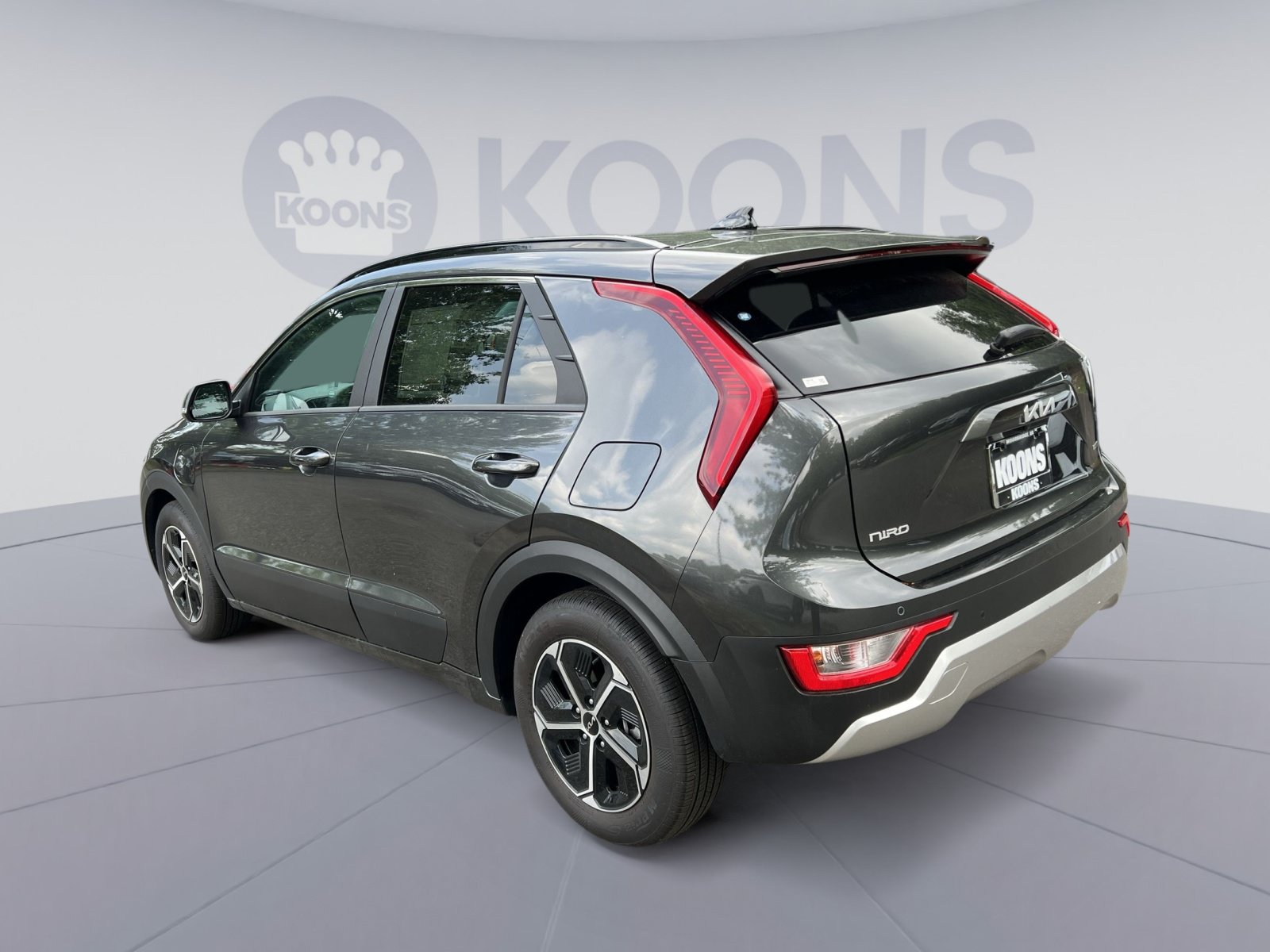 Used 2025 Kia Niro EX w/ EX Cold Weather Package FWD image 4