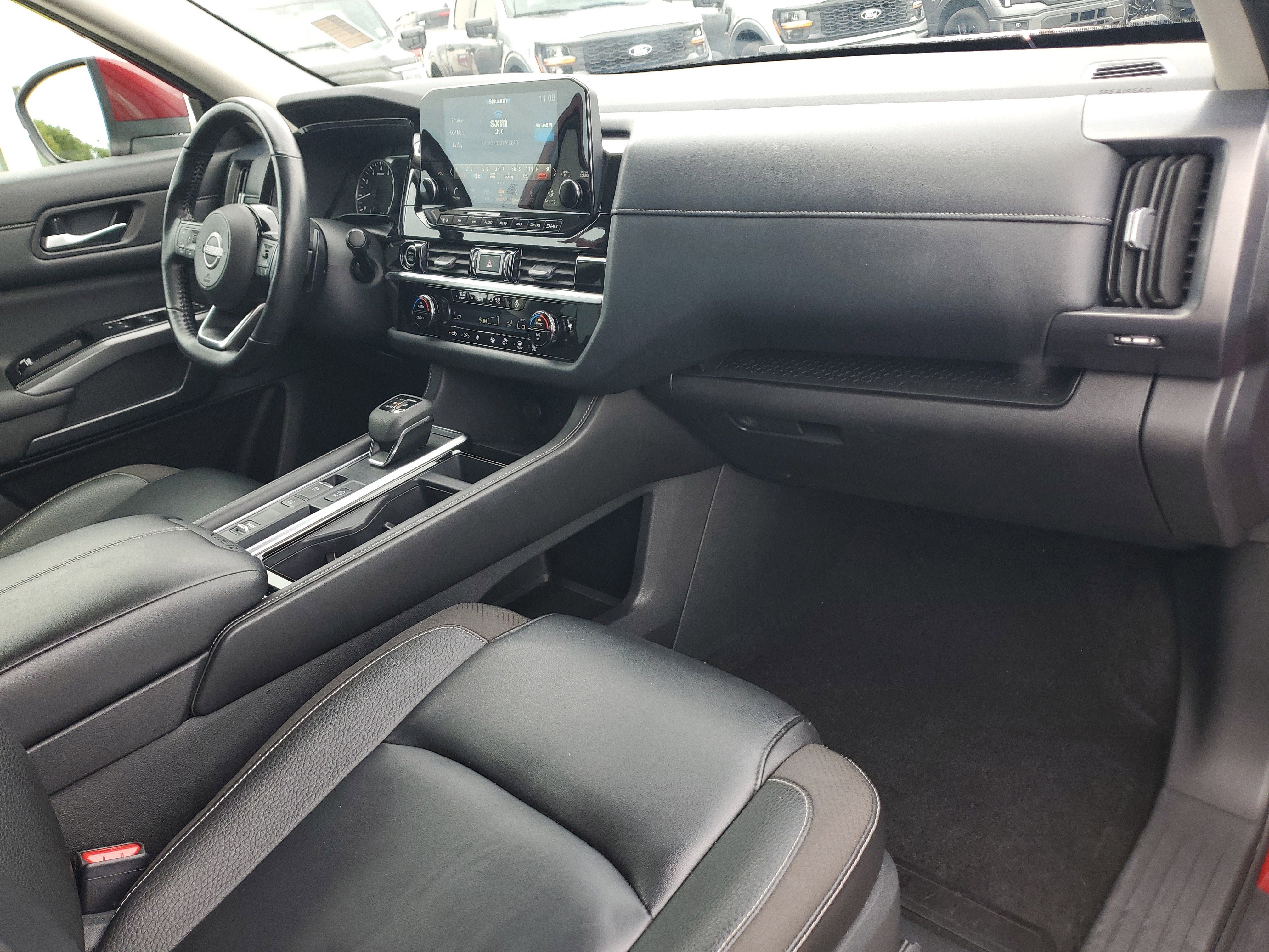 Used 2024 Nissan Pathfinder SL image 19