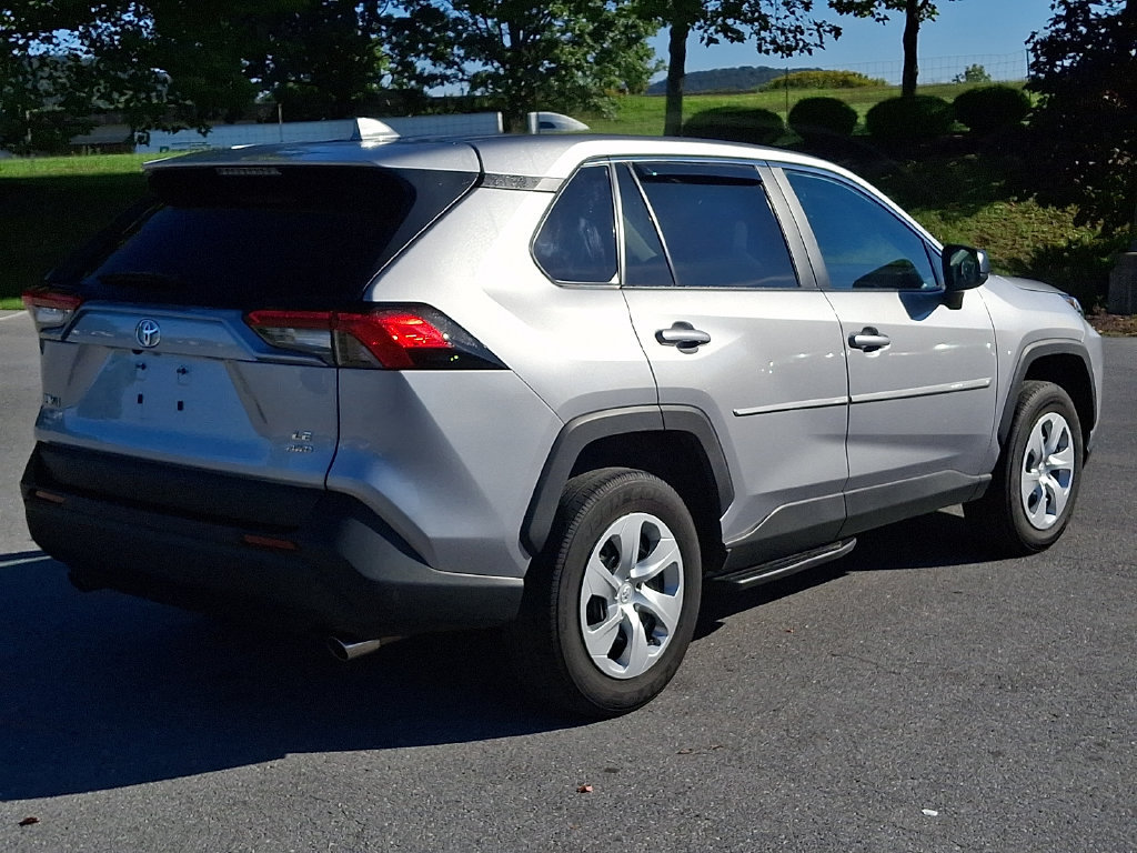Used 2025 Toyota RAV4 LE AWD/4WD image 9