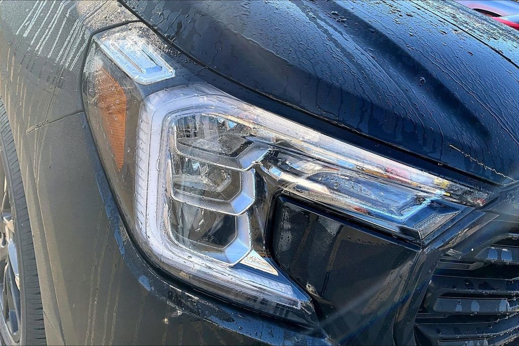 Used 2023 GMC Terrain SLE w/ Driver Convenience Package image 29