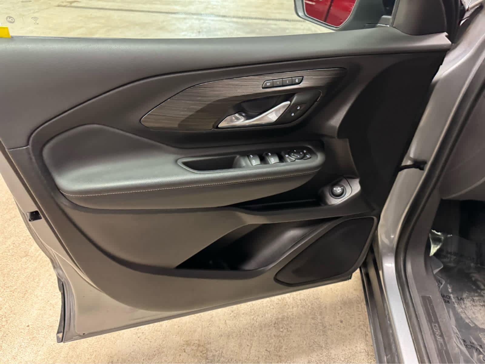 Certified 2024 GMC Terrain SLT w/ Elevation Edition image 17