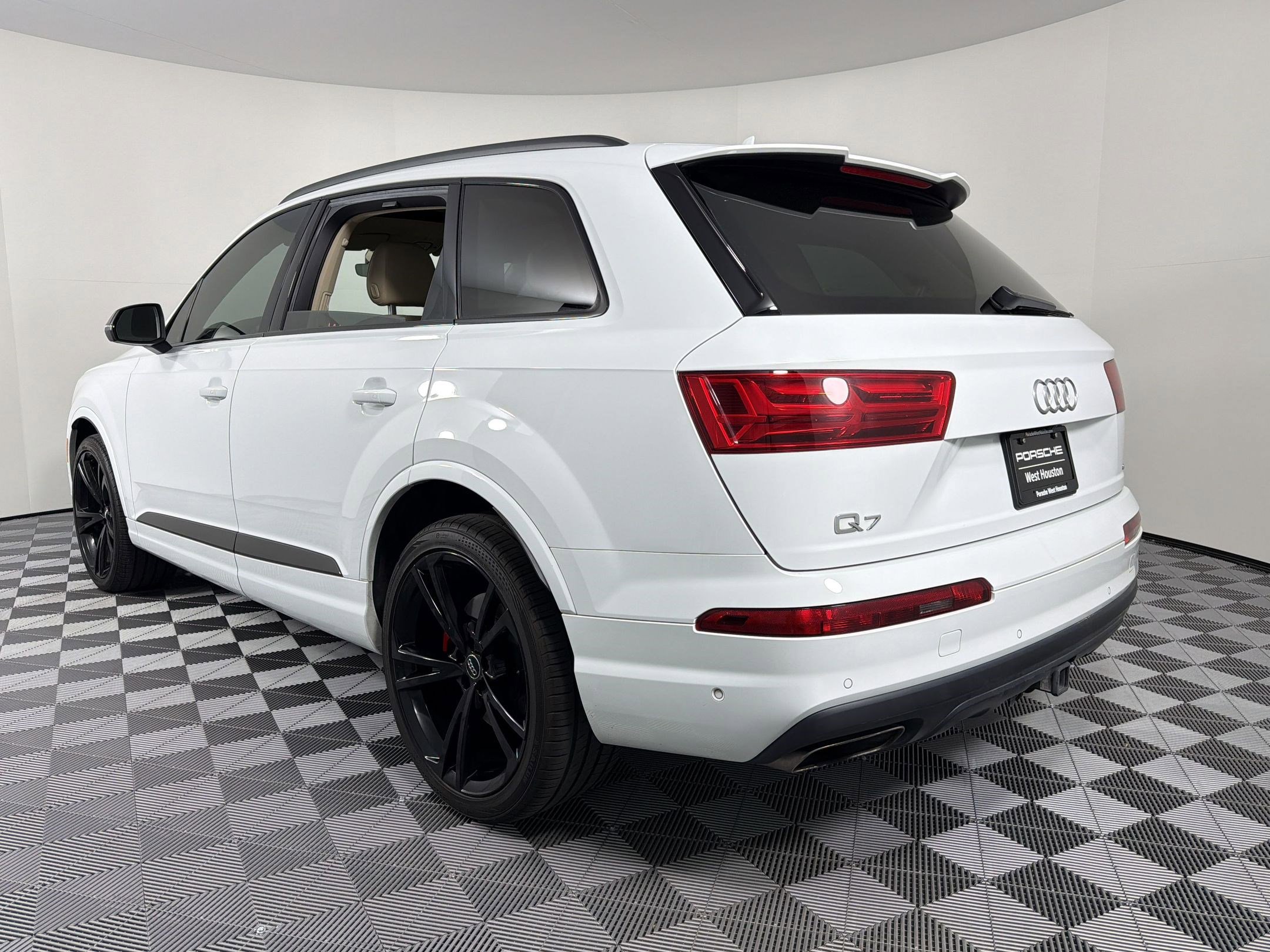 Used 2019 Audi Q7 3.0T Prestige w/ Prestige Package image 3