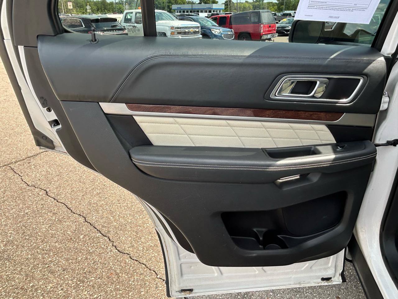 Used 2016 Ford Explorer Platinum AWD/4WD image 14