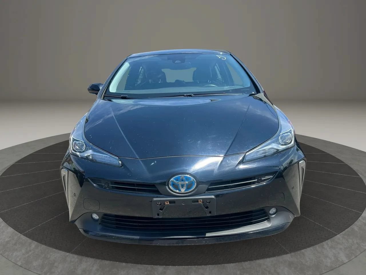 Used 2022 Toyota Prius XLE FWD image 2