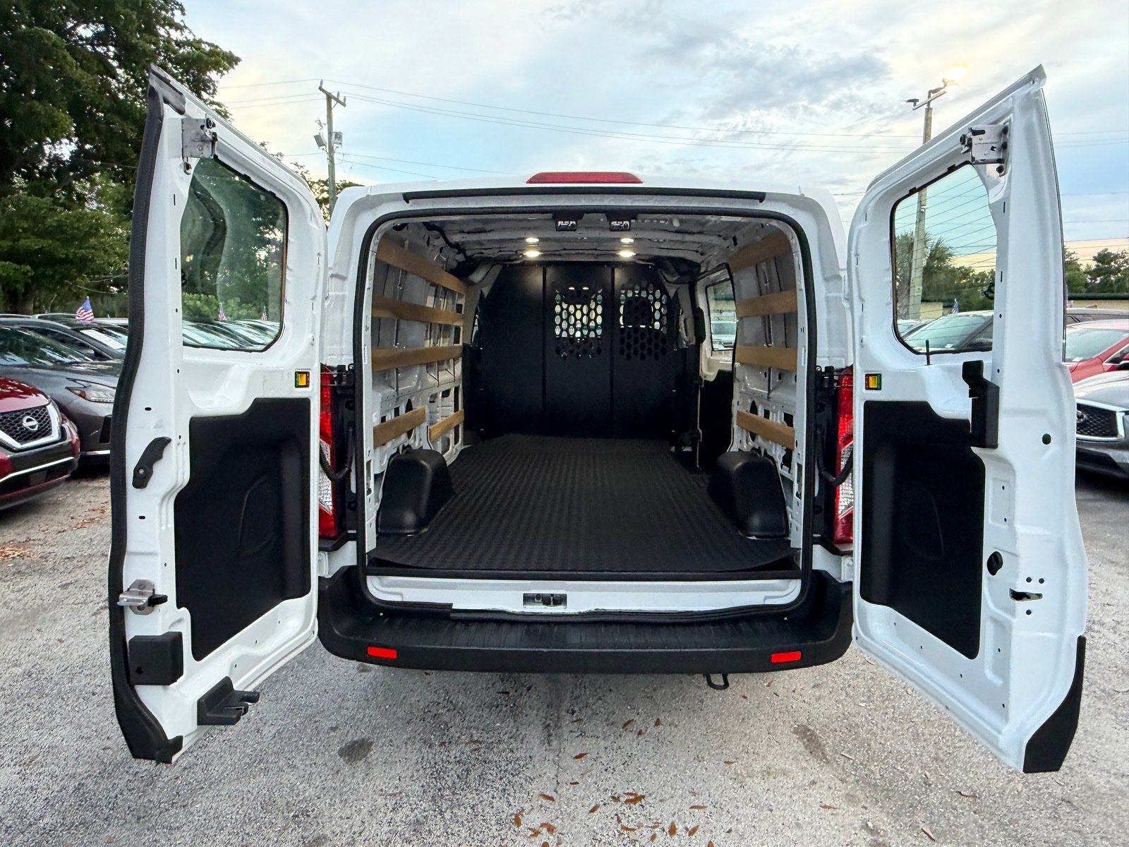 Used 2025 Ford Transit 250 Low Roof w/ Exterior Upgrade Package RWD image 14