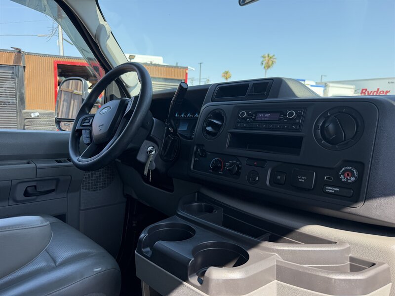 Used 2024 Ford E-450 and Econoline 450 Super Duty RWD image 12