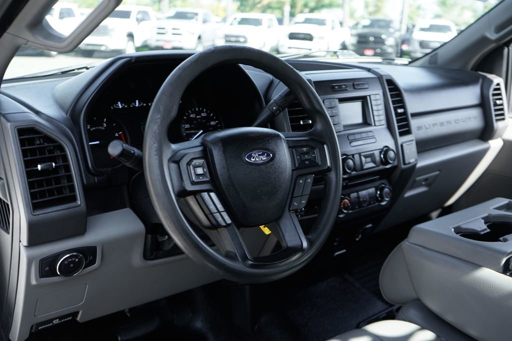 Used 2017 Ford F550 2WD Regular Cab Super Duty image 19