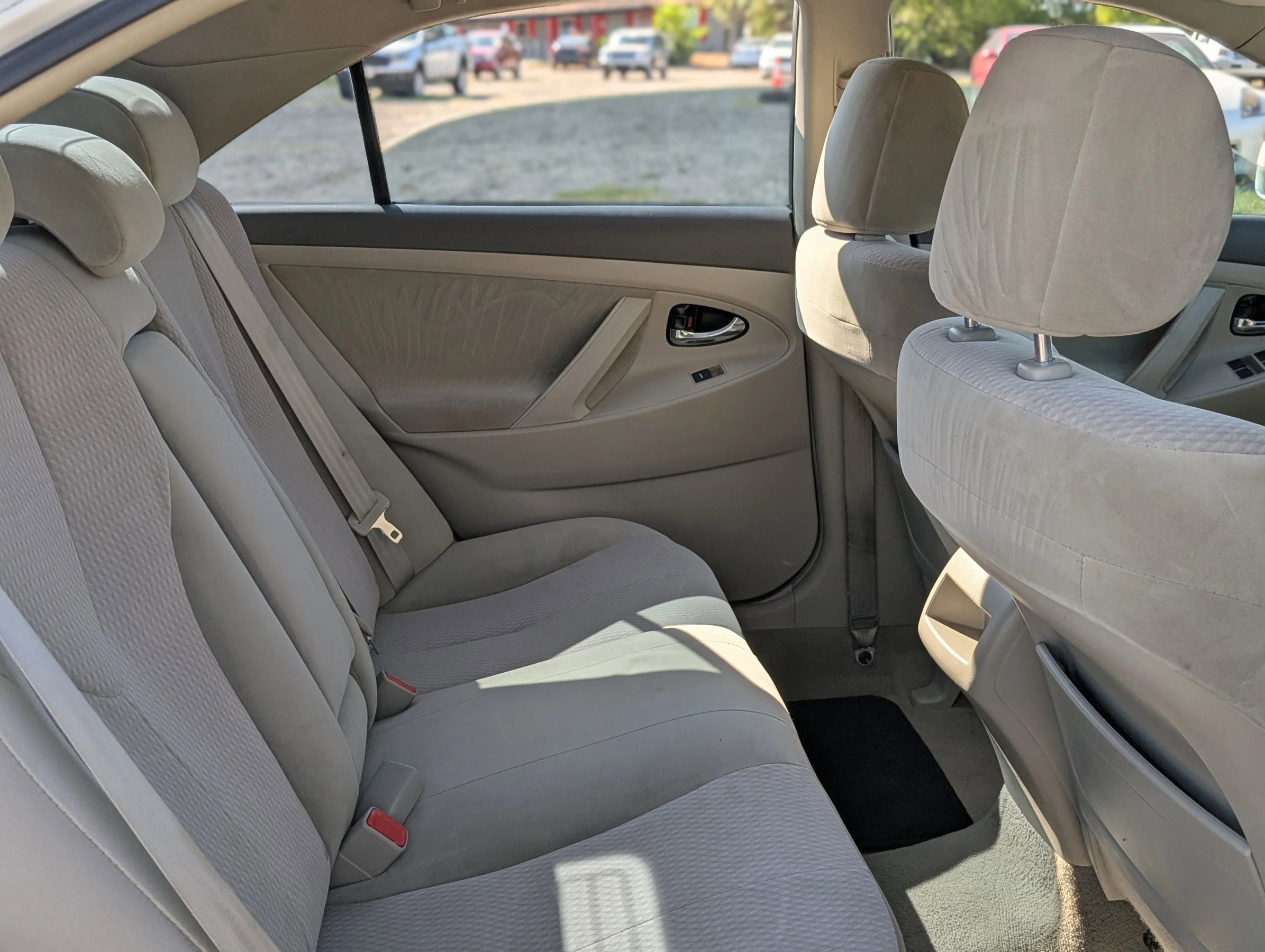 Used 2010 Toyota Camry LE image 17