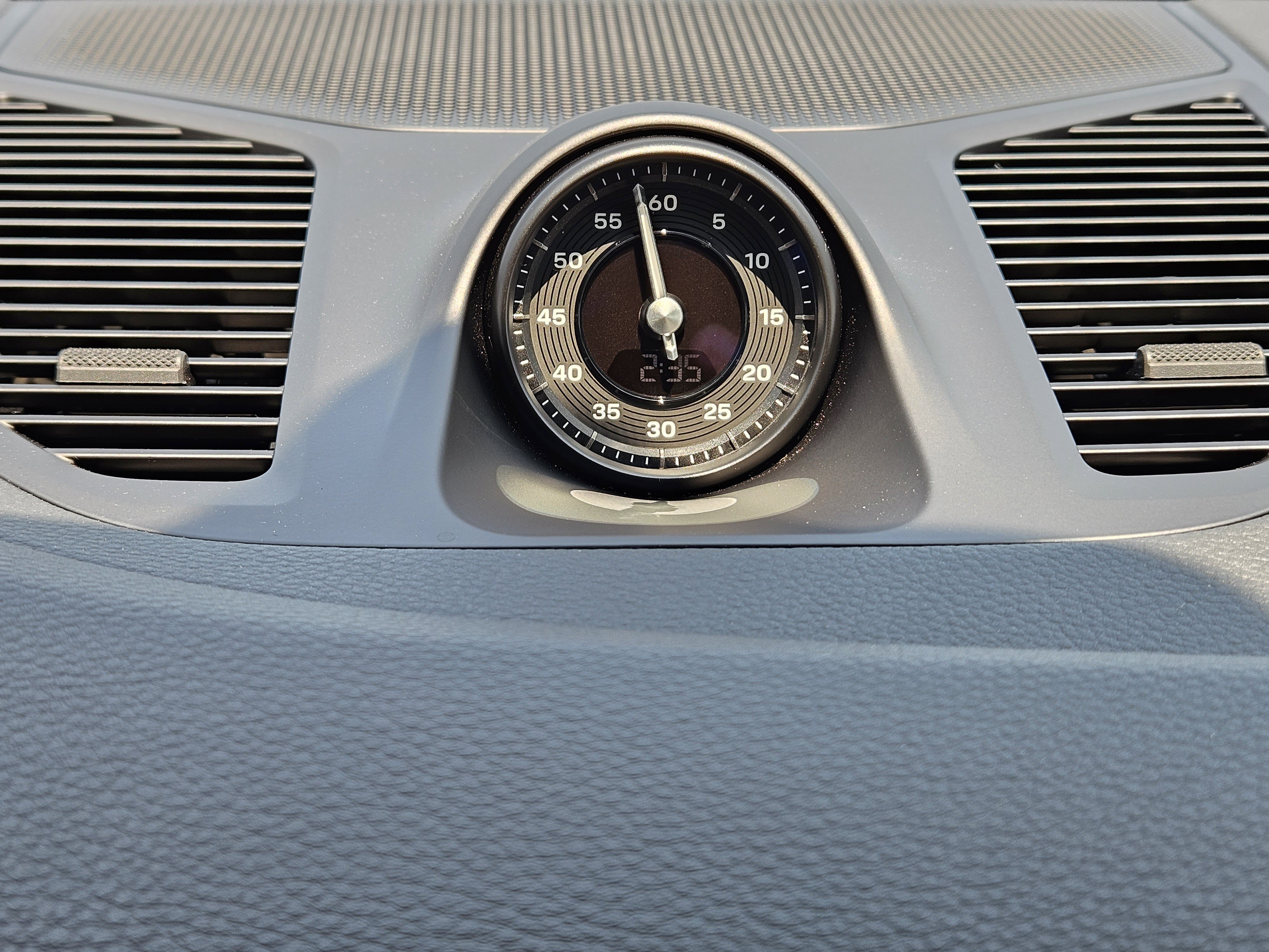 Certified 2025 Porsche Cayenne Coupe image 24