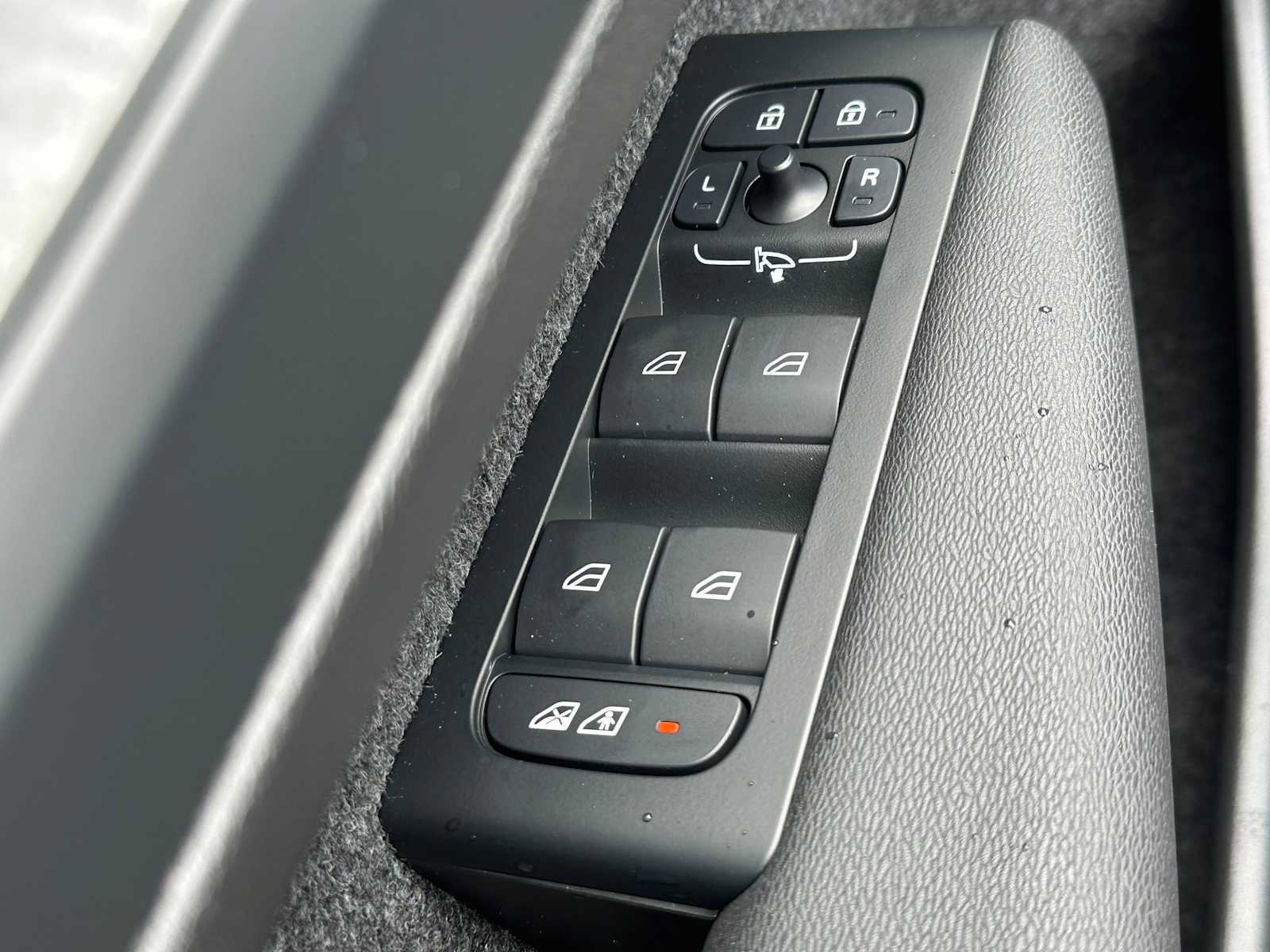 New 2026 Volvo XC40 B5 Ultra w/ Climate Package image 21