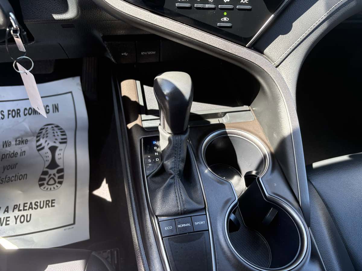 Used 2024 Toyota Camry SE image 29