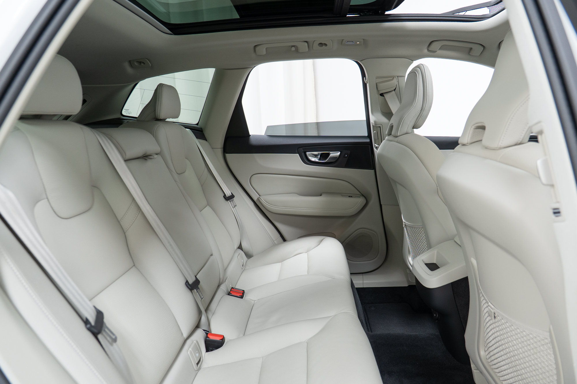 Certified 2025 Volvo XC60 B5 Plus AWD/4WD image 24