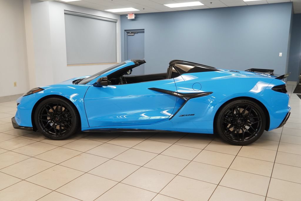 Used 2024 Chevrolet Corvette Z06 RWD image 2