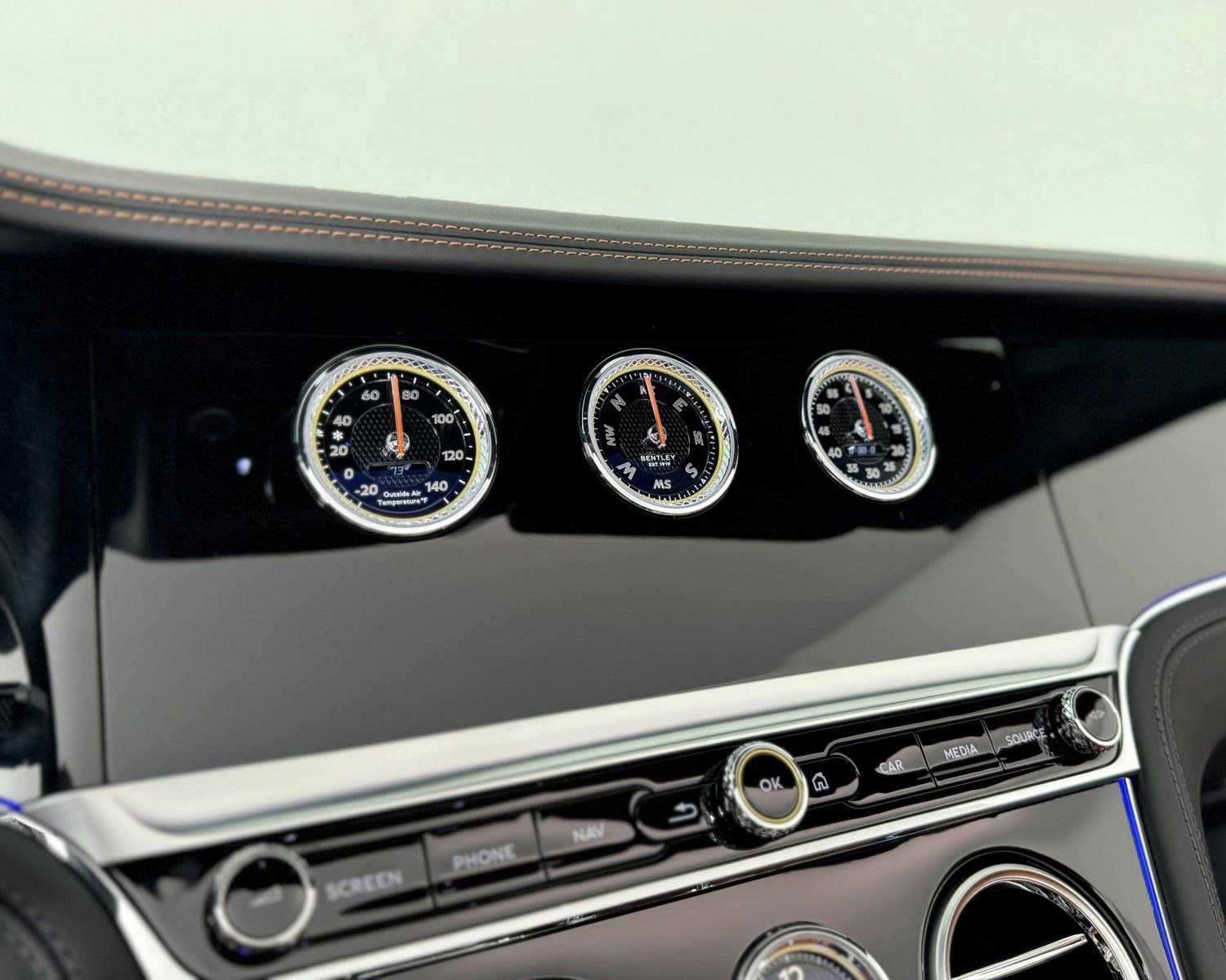 Used 2024 Bentley Continental GT Azure image 31