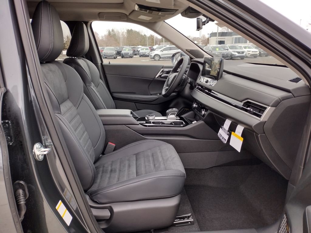 New 2026 Mitsubishi Outlander SE image 12