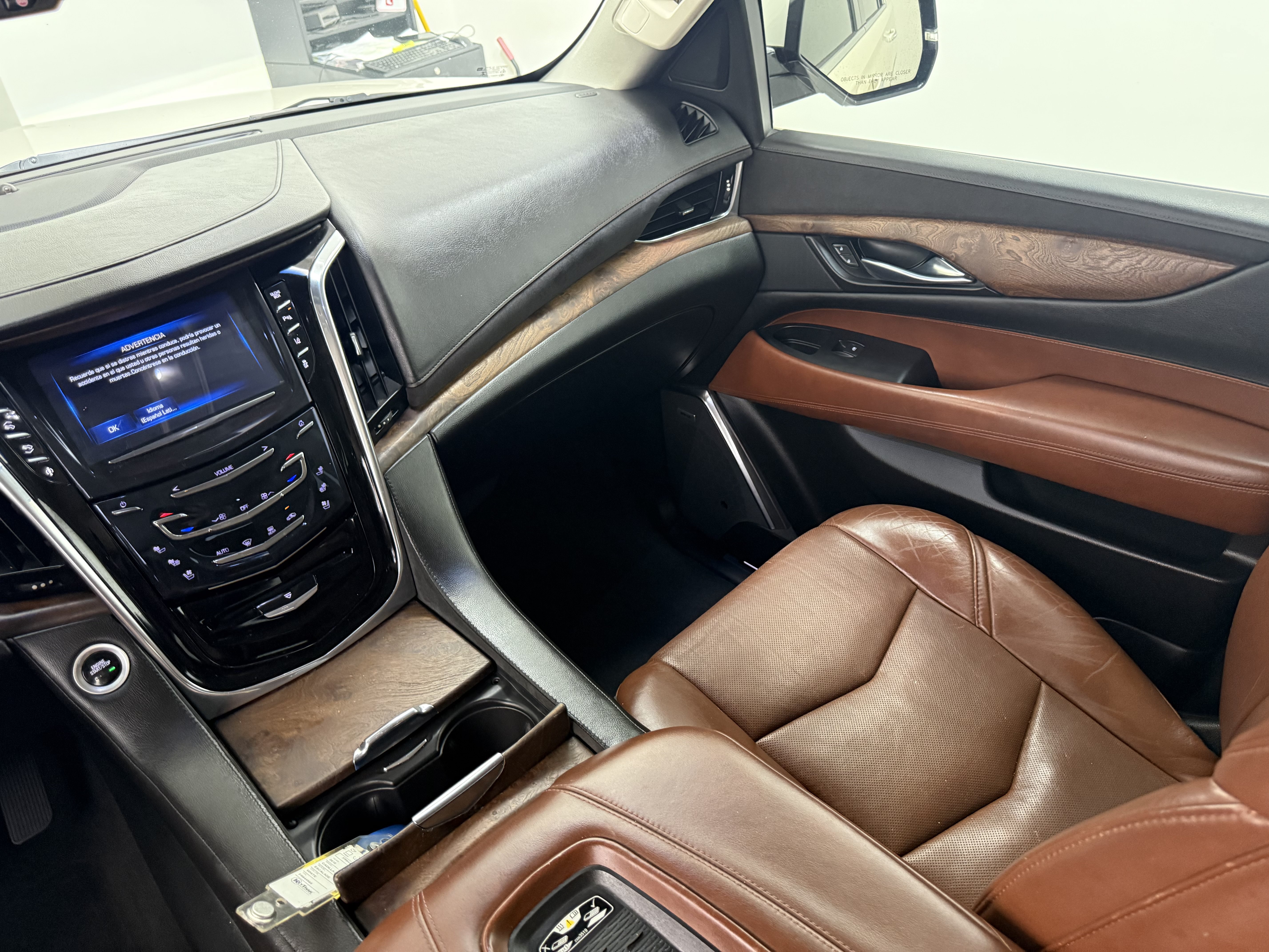 Used 2015 Cadillac Escalade Premium AWD/4WD image 18