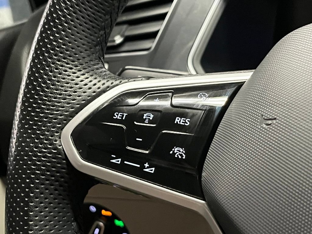 Used 2023 Volkswagen Tiguan SE R-Line AWD/4WD image 26