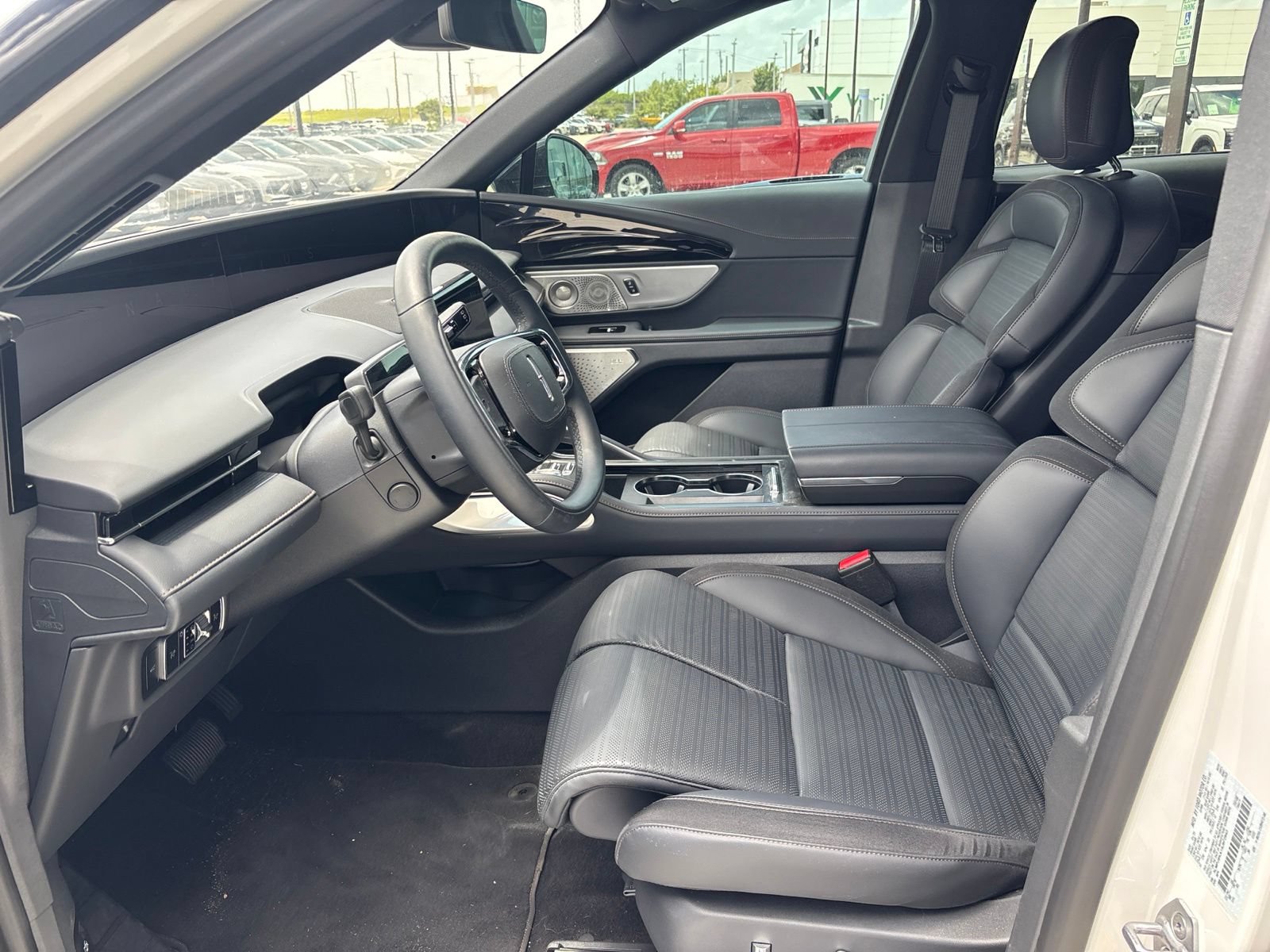 Used 2025 Lincoln Nautilus Reserve AWD/4WD image 8