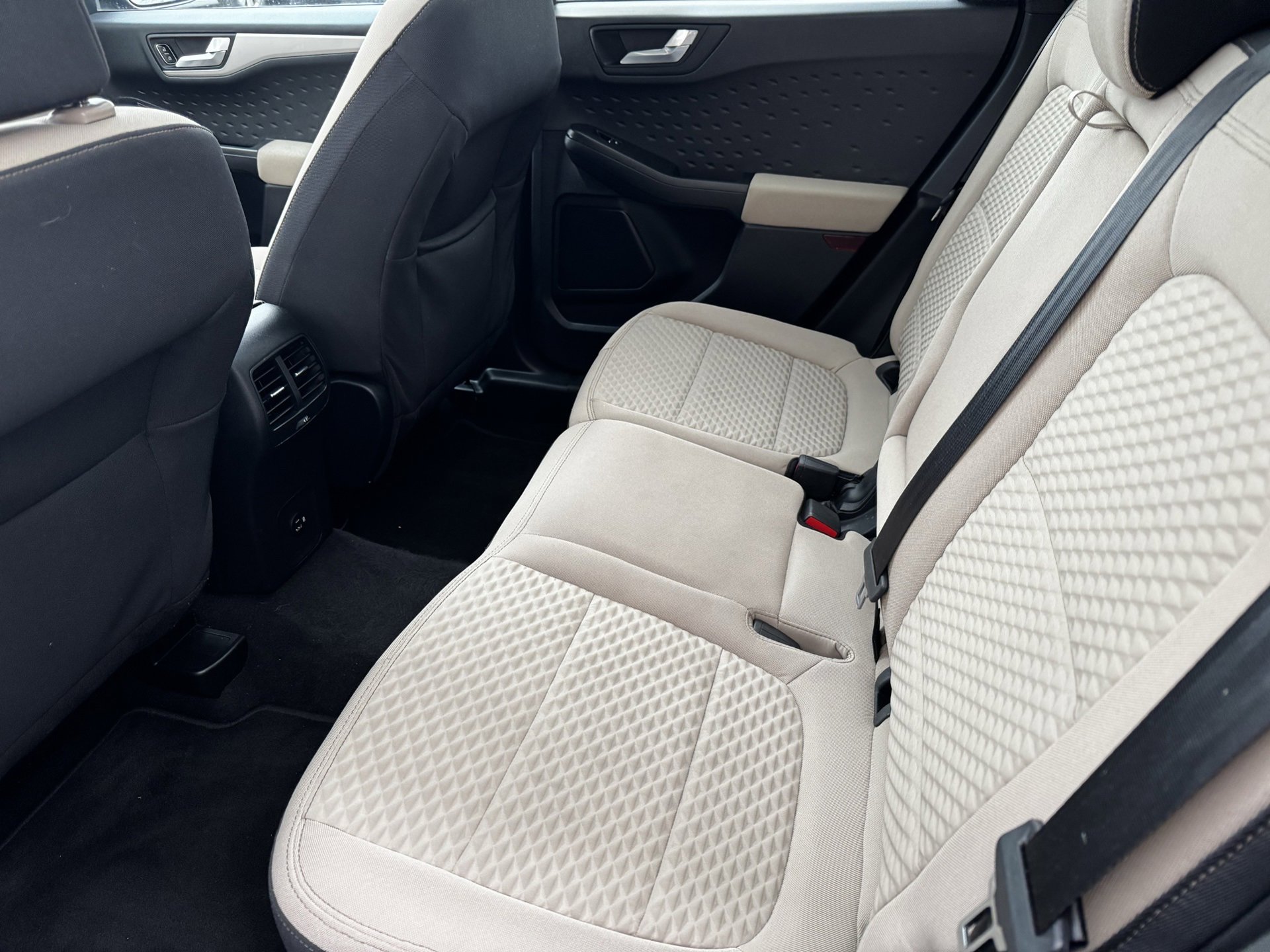 Used 2020 Ford Escape SE image 13