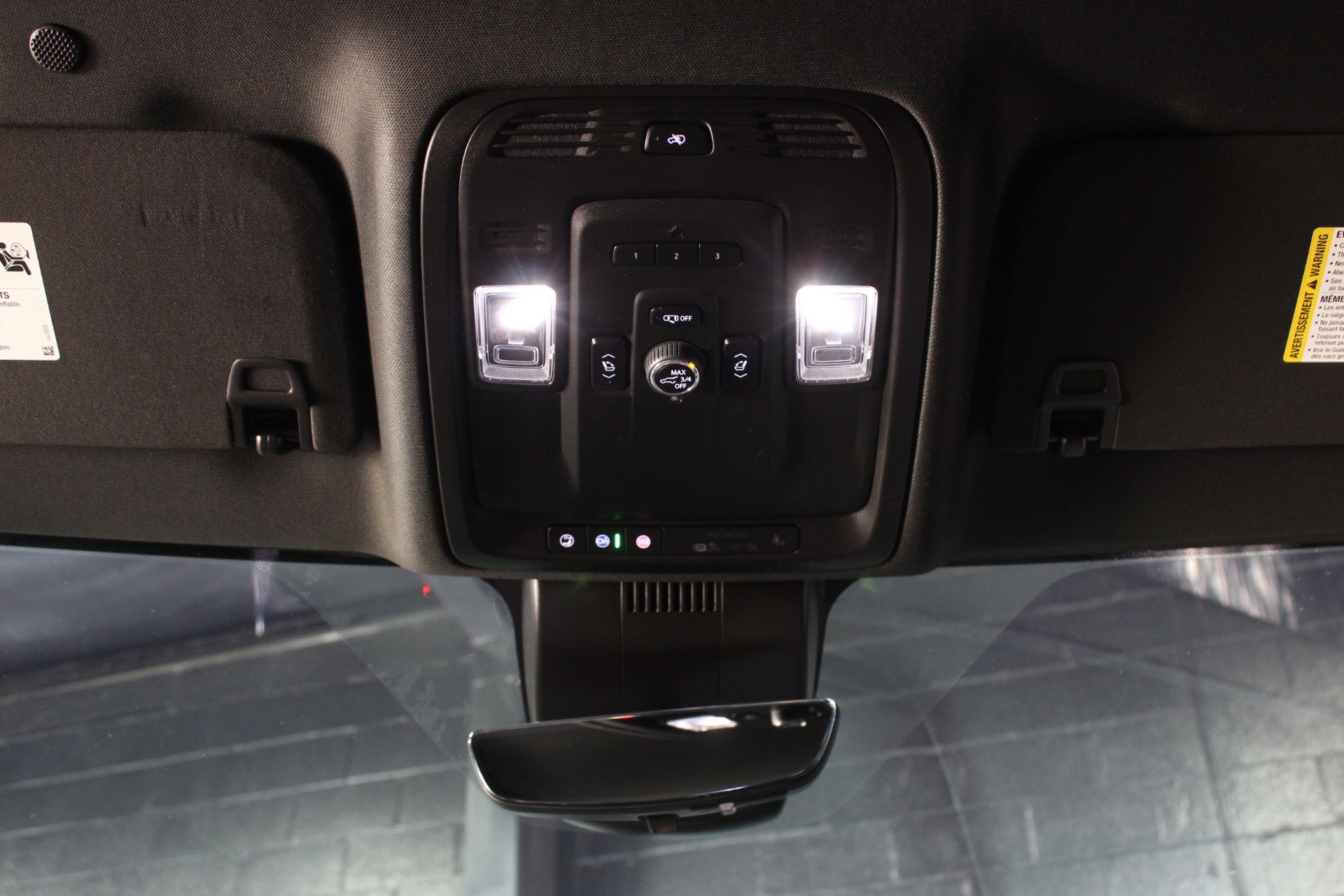 Used 2023 GMC Yukon Denali w/ Advanced Technology Package image 15