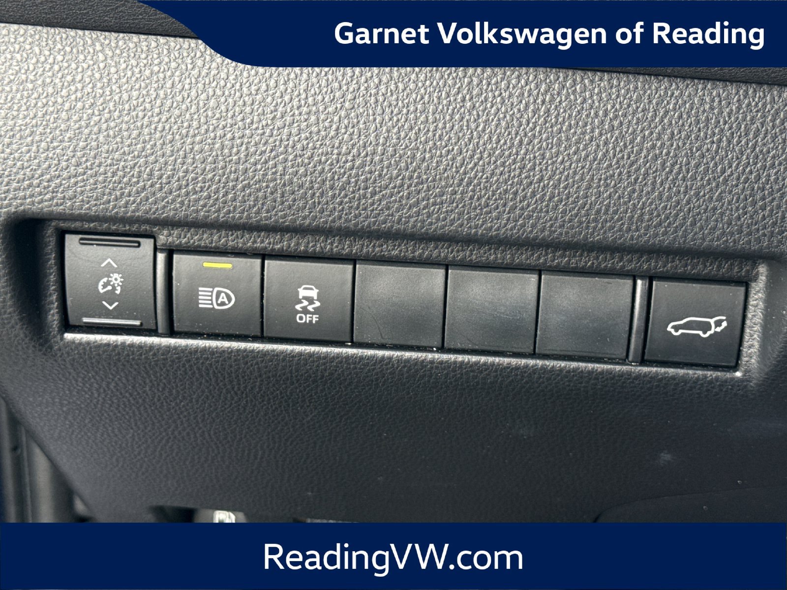 Used 2023 Toyota Venza LE AWD/4WD image 29