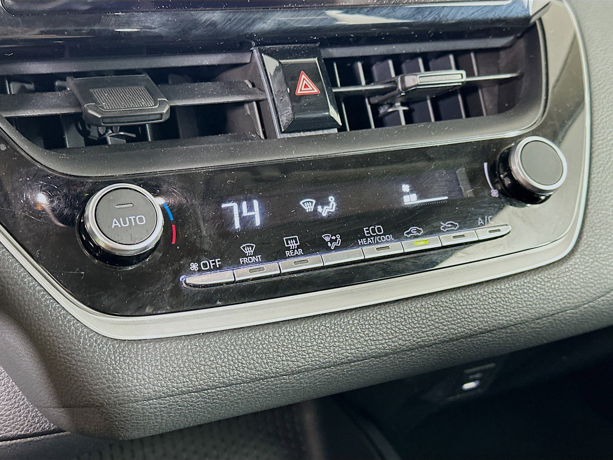 Used 2025 Toyota Corolla LE image 23