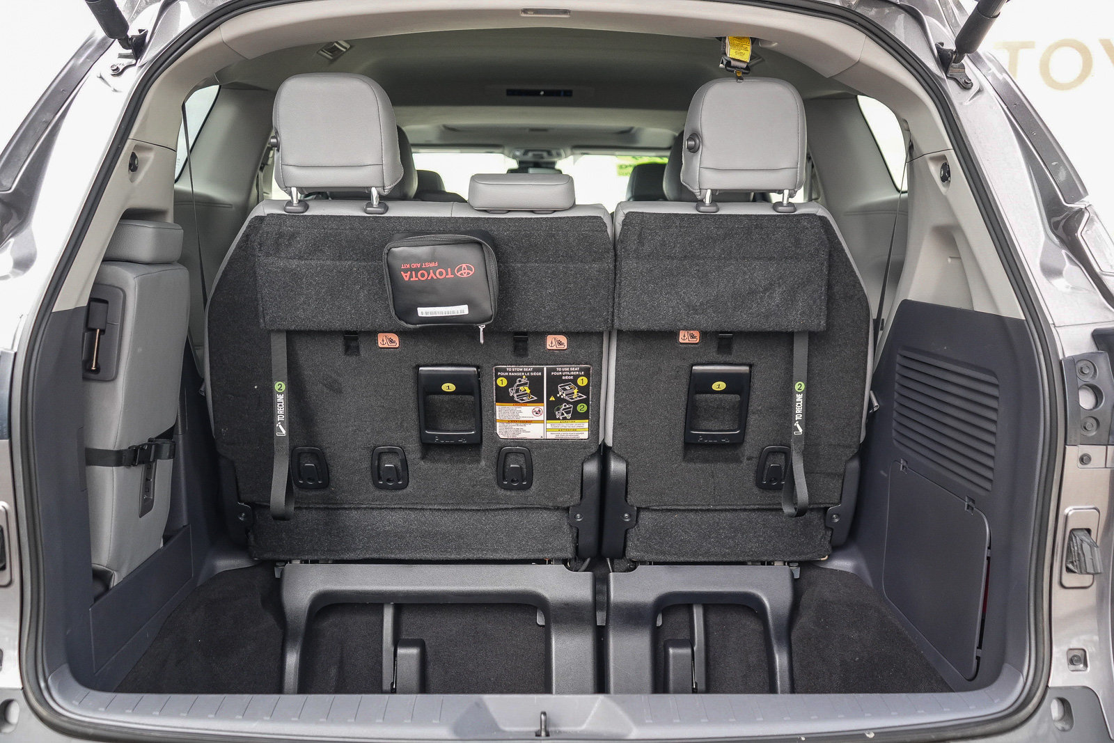Used 2024 Toyota Sienna XLE FWD image 26