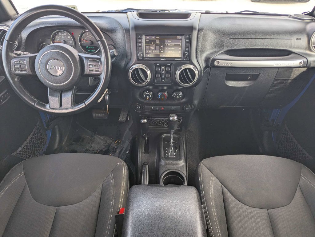 Used 2016 Jeep Wrangler Unlimited Rubicon w/ Connectivity Group AWD/4WD image 14