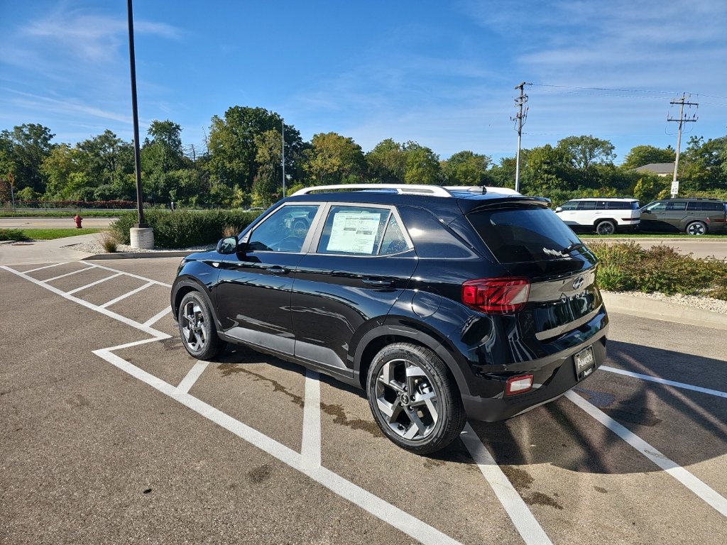 New 2026 Hyundai Venue SEL FWD image 3