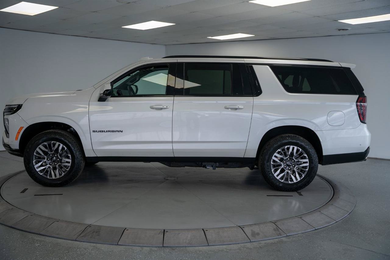 Used 2025 Chevrolet Suburban Z71 AWD/4WD image 4