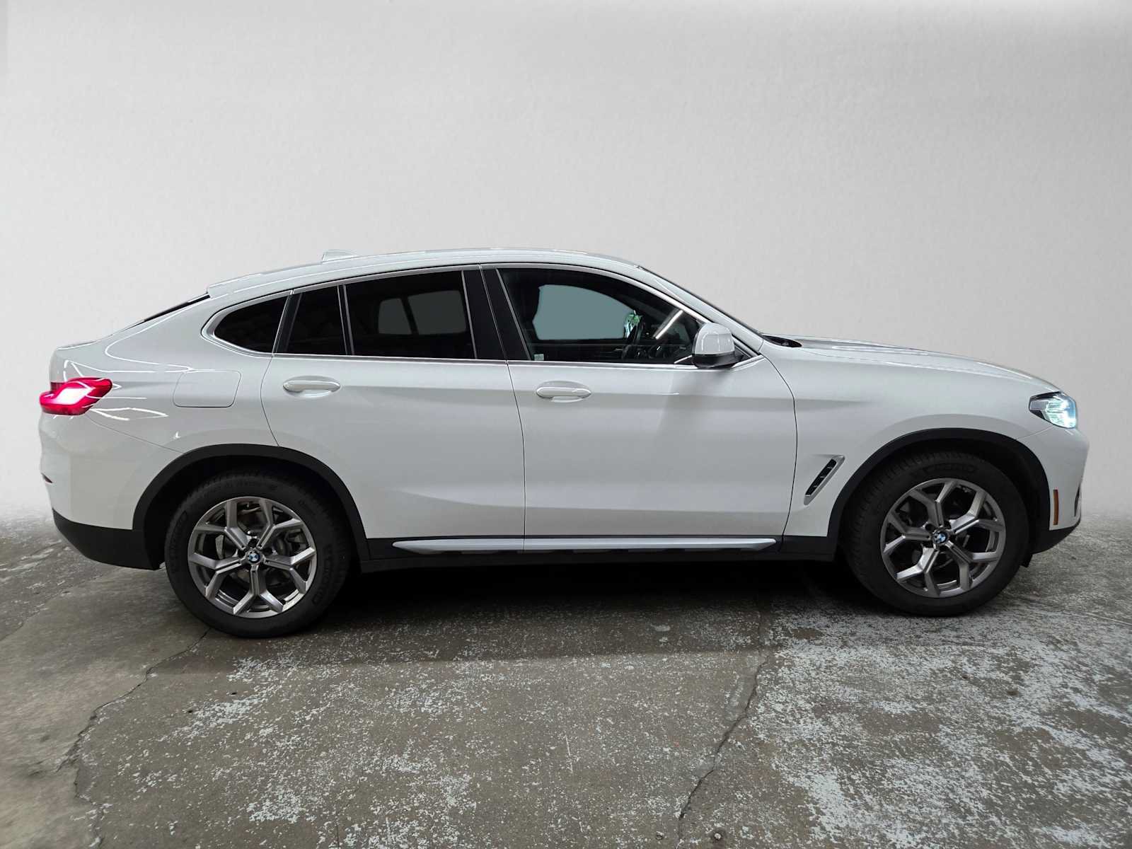 Used 2023 BMW X4 xDrive30i w/ Premium Package AWD/4WD image 2