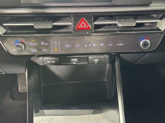 Used 2023 Kia Niro LX image 13