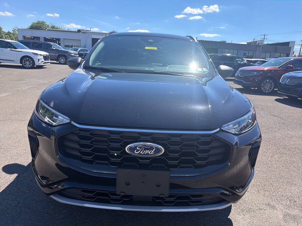 Used 2023 Ford Escape ST-Line w/ Tech Pack #1 AWD/4WD image 8