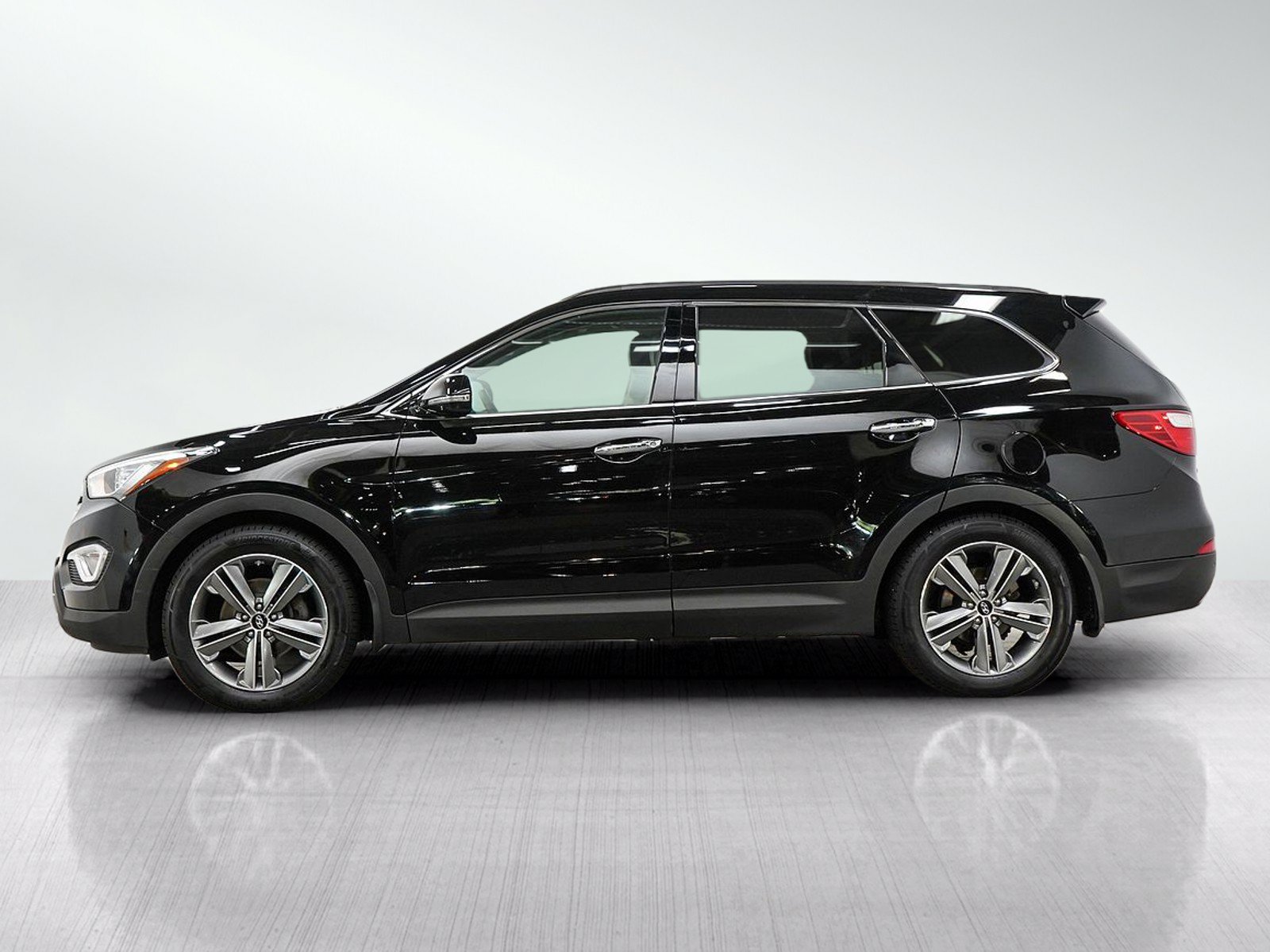 Used 2015 Hyundai Santa Fe GLS w/ Option Group 03 AWD/4WD image 2