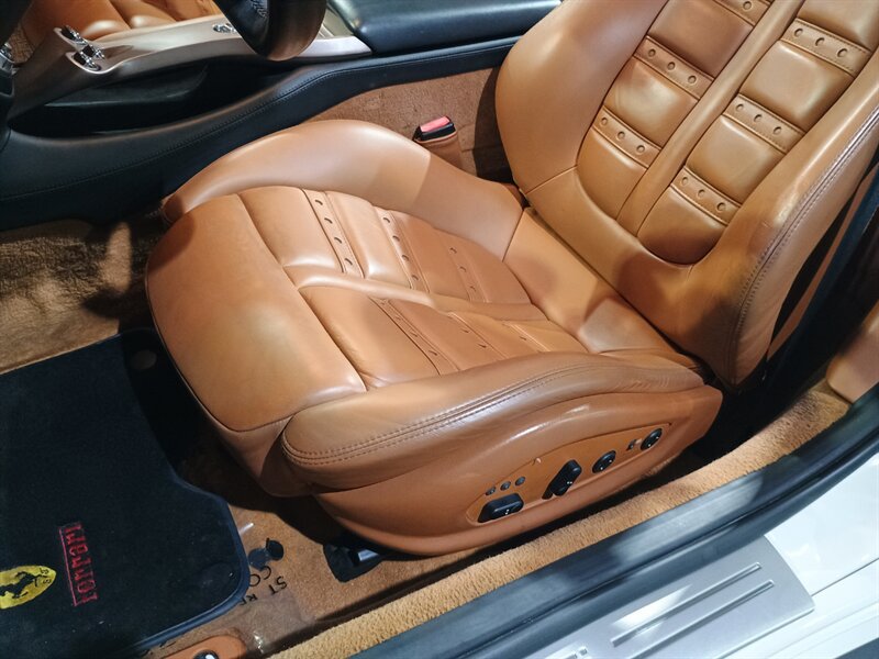 Used 2011 Ferrari California RWD image 14
