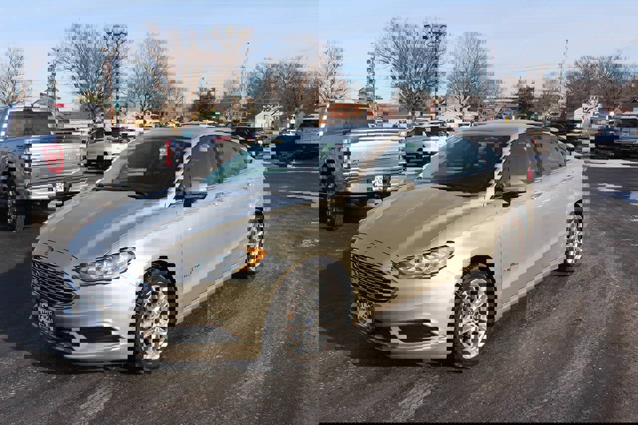 Used 2018 Ford Fusion S image 3