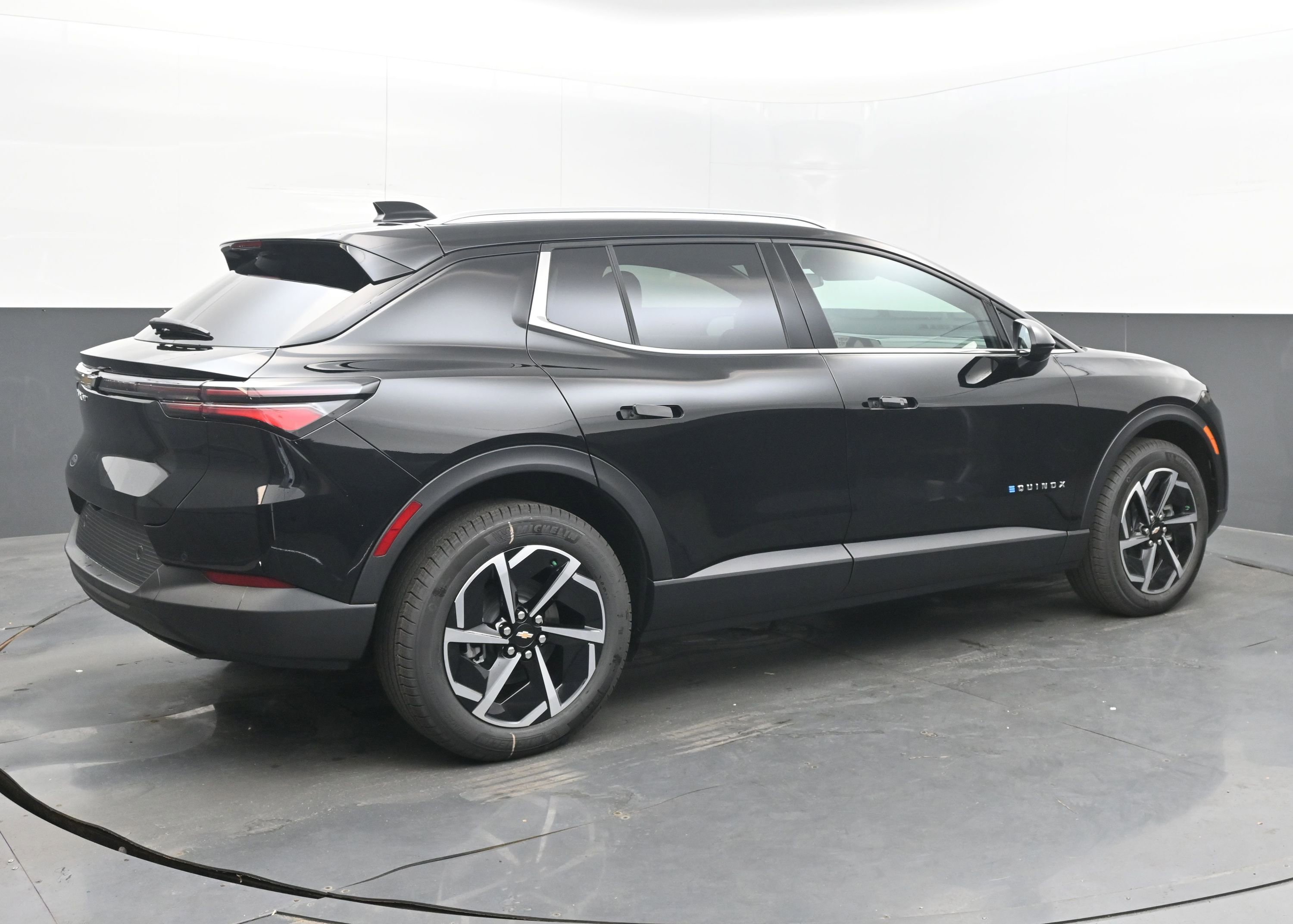 New 2026 Chevrolet Equinox EV LT image 9